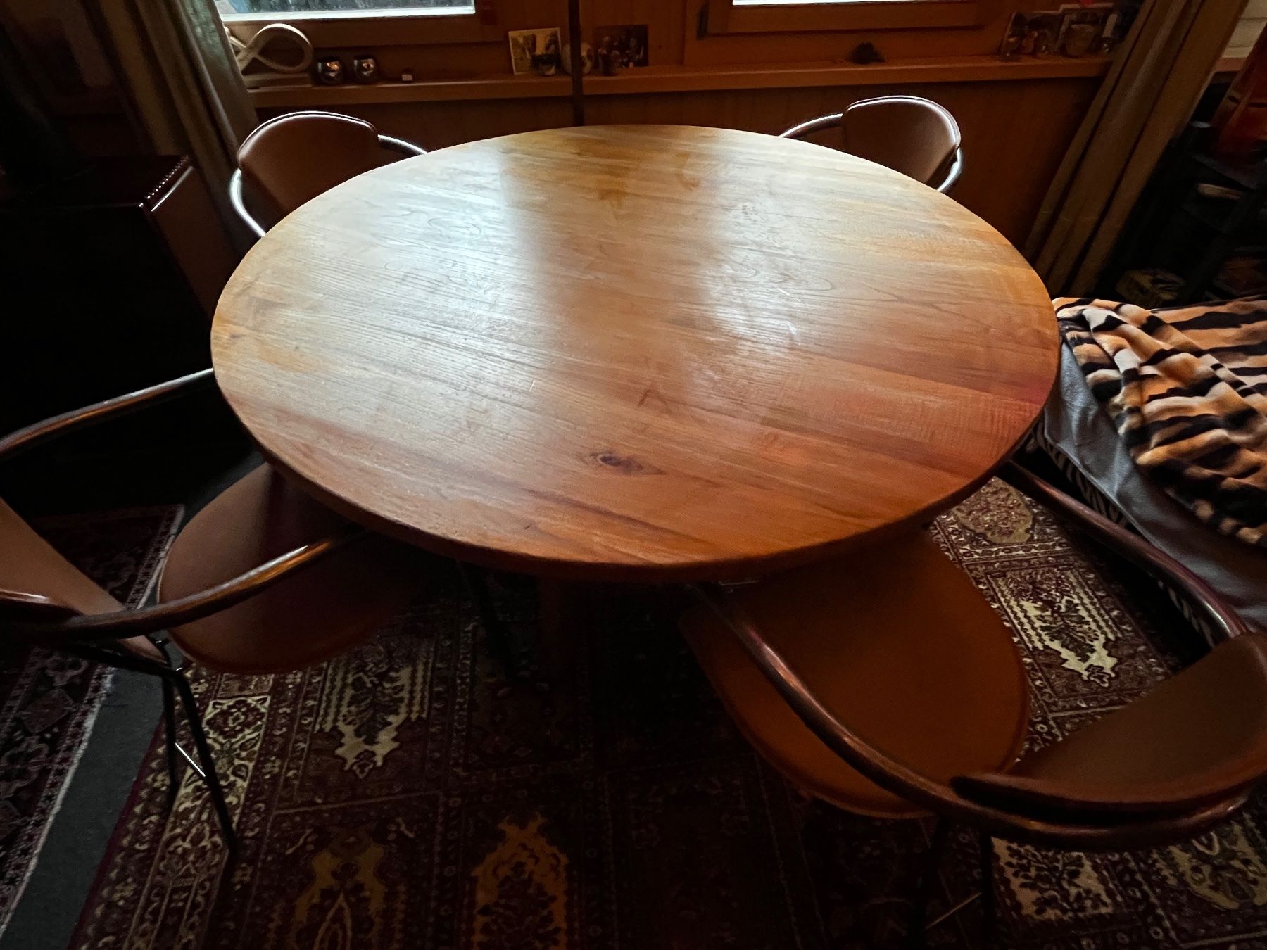 Runder Esstisch Massivholz, 150 cm, 8 Stühle, CH-Design (Gebraucht) in Wetzikon ZH für CHF 400 – nur Abholung auf Ricardo kaufen