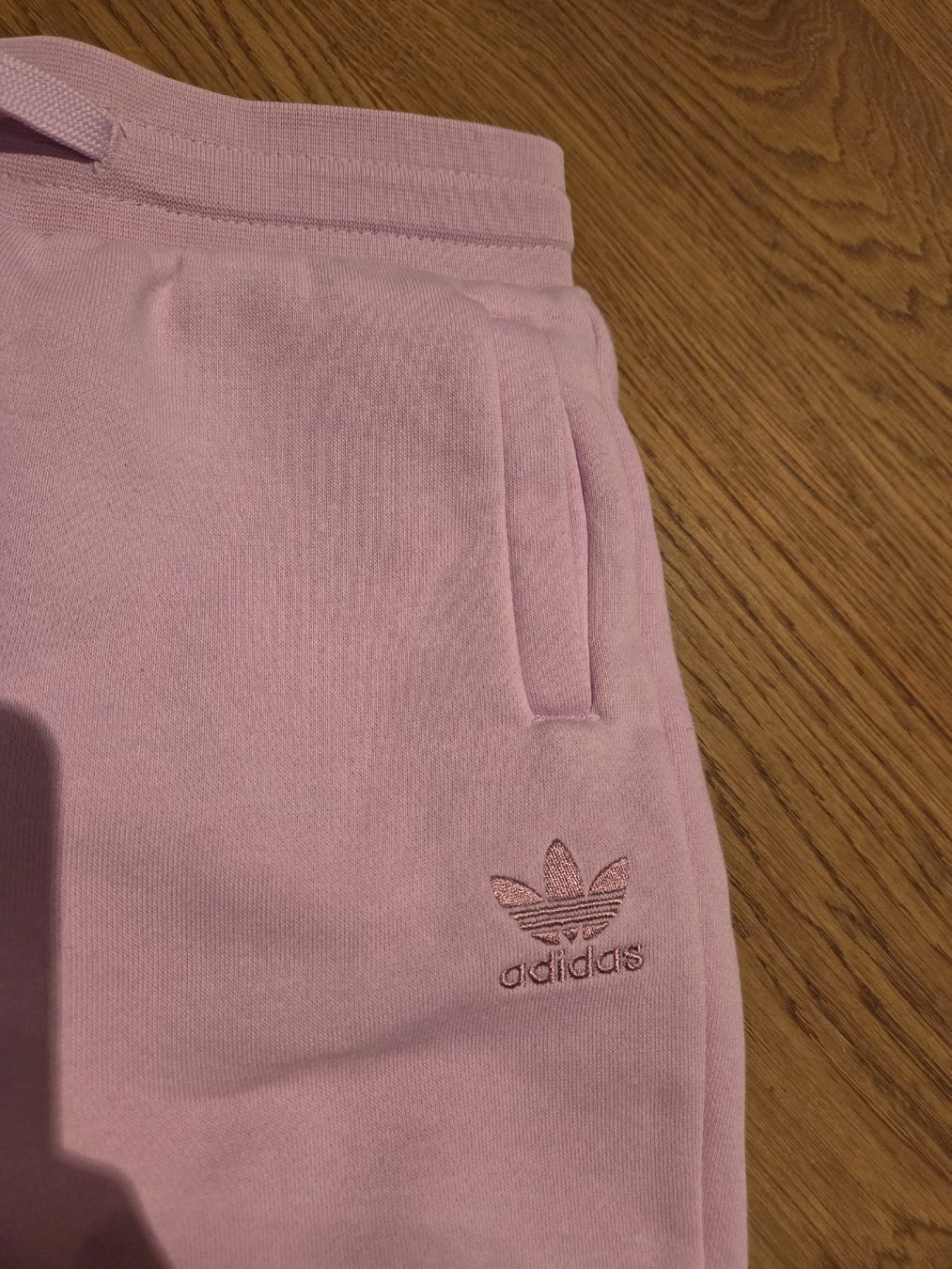 Adidas Pantaloni: Adidas Trainingshose Grösse 104 – Nuovo (secondo la descrizione) da Hochdorf venduto da lor_27 1