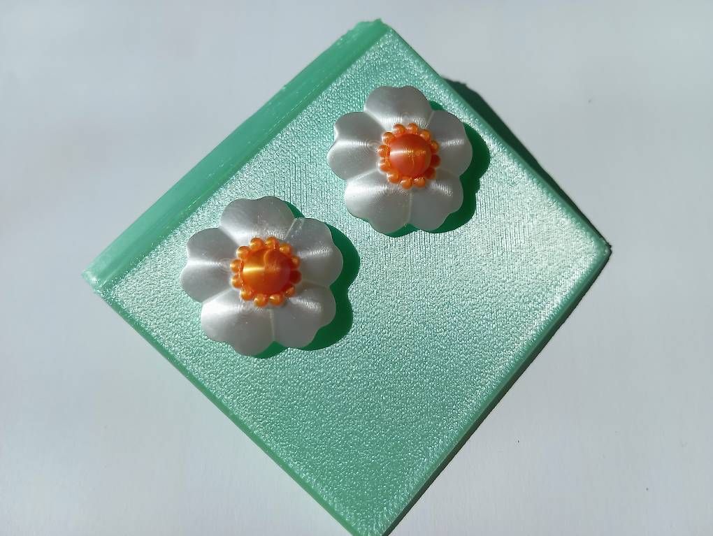 Orecchini pendenti & Orecchini a lobo: Florale Statement-Ohrstecker – Nuovo e nell'imballaggio originale da Romanshorn venduto da mololo 3