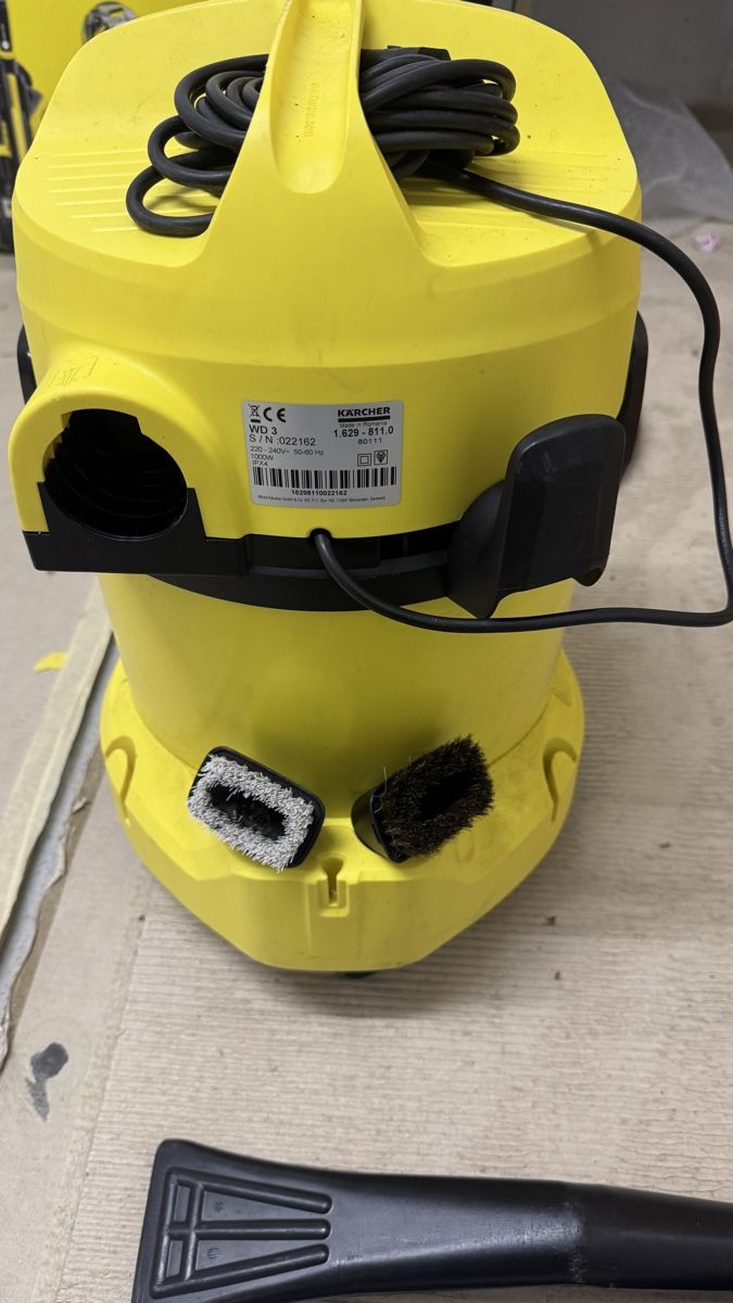 Kärcher Aspirapolveri & Accessori: Kärcher WD 3 Staubsauger, – Usato da Langenthal venduto da LO-RI-17-11 4