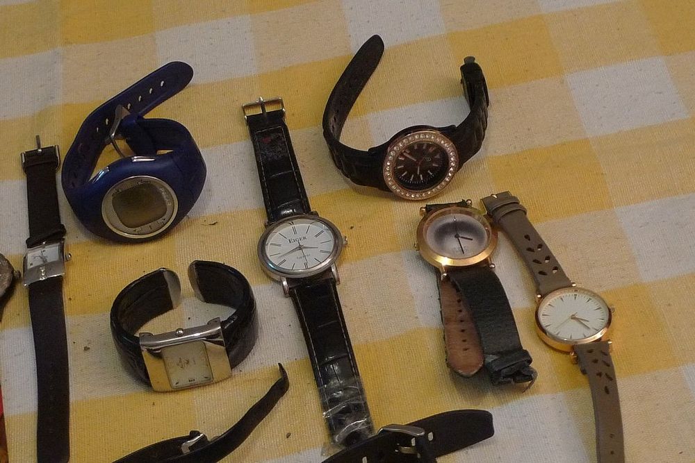 Orologi: LOT-UHREN 7. – Difettoso da Bern venduto da bn1640 2