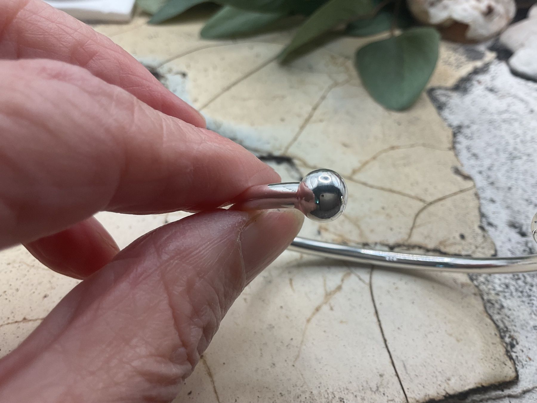 Bracciali & Braccialetti: Armreif Sterlingsilber mit 2 Perlen als Abschluss – Nuovo e nell'imballaggio originale da Luzern venduto da S.Kern01 3