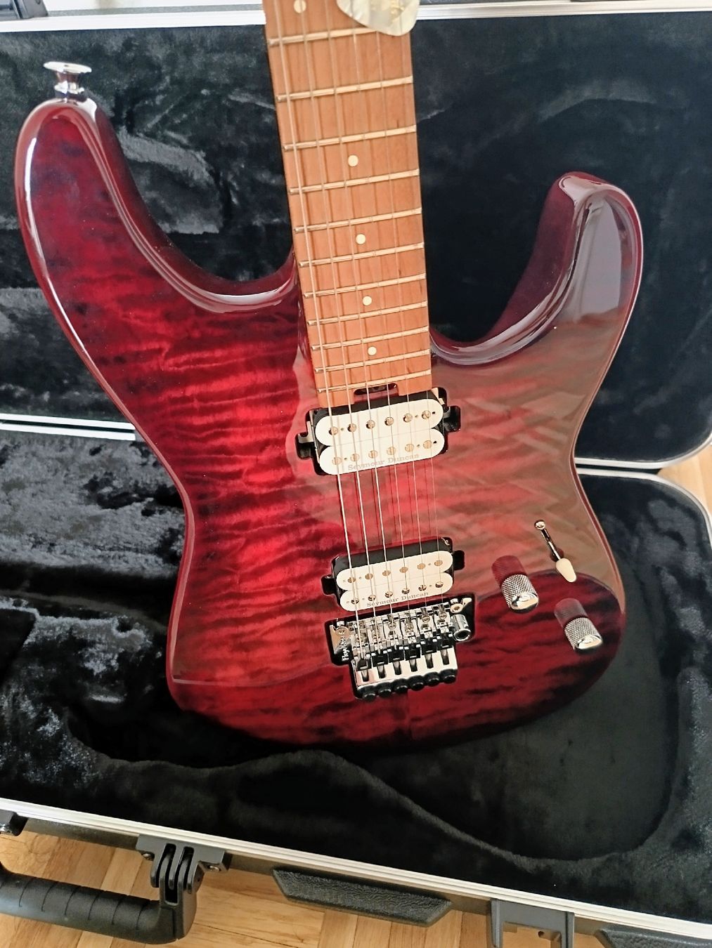 Charvel Strumenti musicali: Charvel Pro Mod Plus SD1Q HH FR Sangria E-Gitarre, Hardcase – Nuovo (secondo la descrizione) da Biel/Bienne venduto da cso_7pnq 1