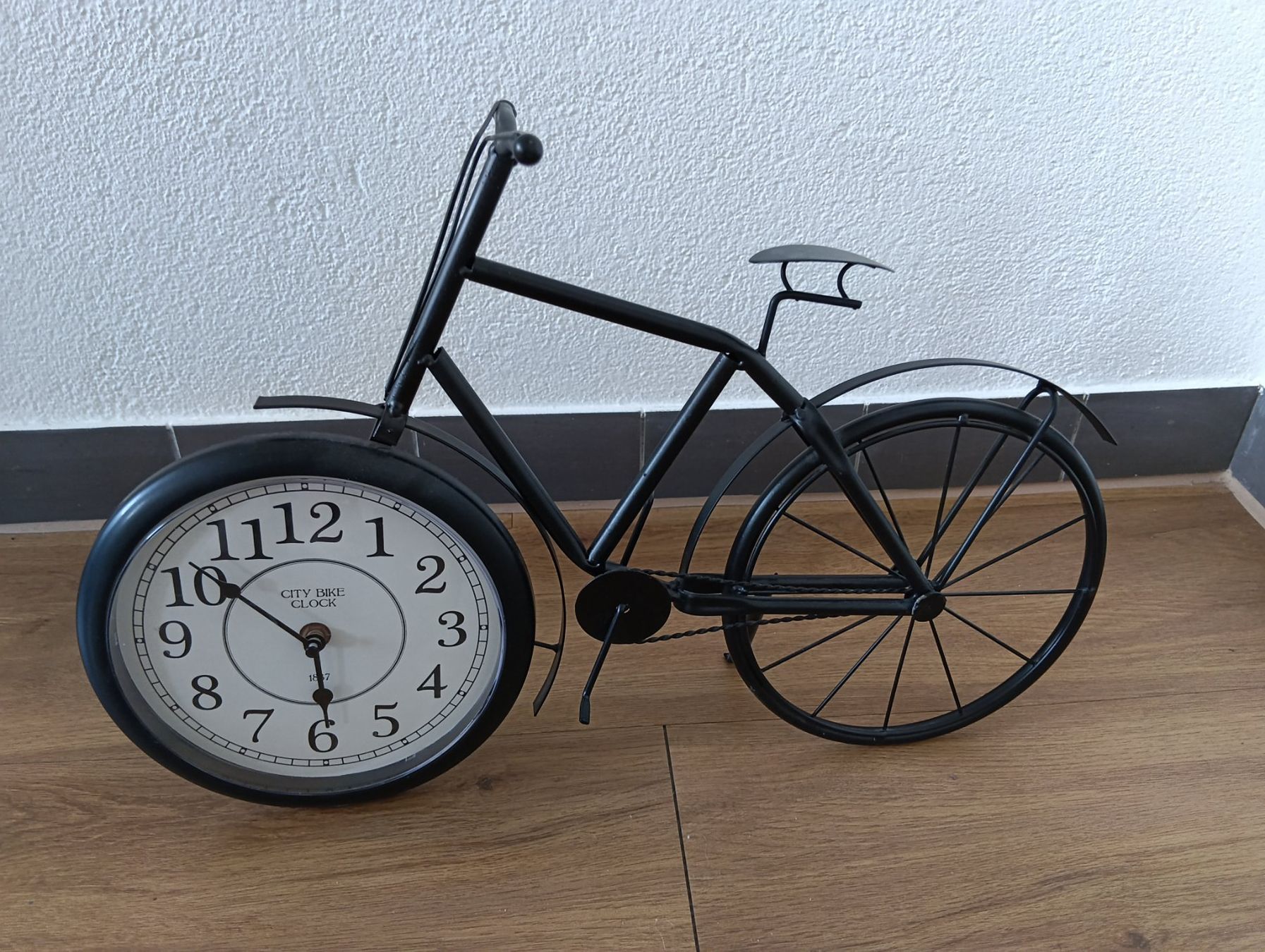 Toutes les décorations: Fahrrad Wanduhr Deko – D'occasion à Kleindietwil par kon_9nml