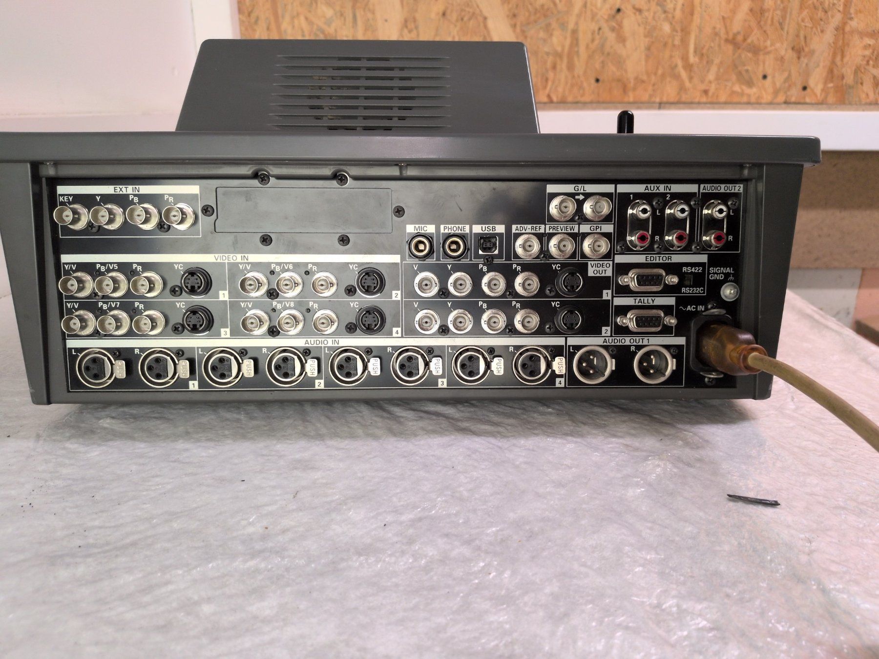 Panasonic Console di mixaggio: Panasoniv AG-MX70 Videomixer + Flightcase – Usato da Basel venduto da Fcol 6