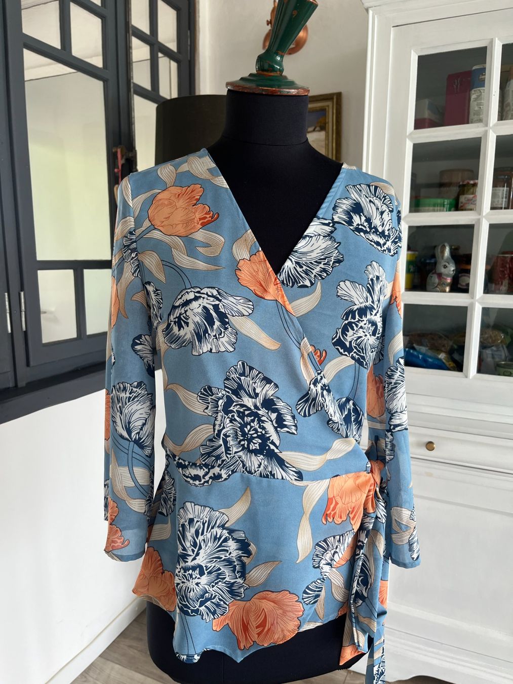 Top: Blouse cache-coeur  BLUE VANILLA M – Usato da Seiry venduto da vanille08