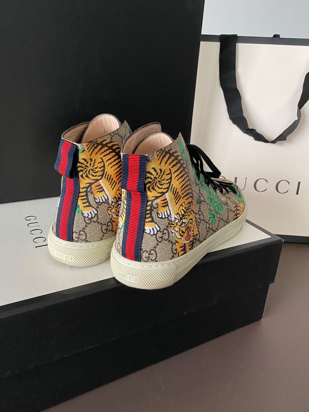 Gucci Scarpe da uomo: Unique Limited Gucci Men sneaker GG – Usato da Zürich venduto da pas_9czf 2