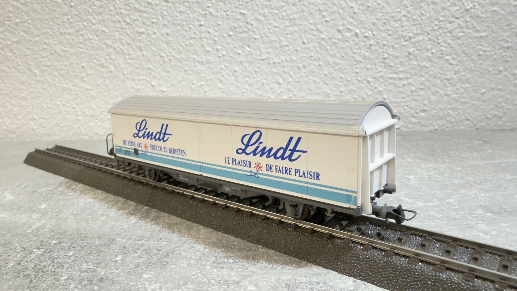 Roco Modellini di ferrovie: Roco Lindt Güterwagen H0 / AC – Usato da Windlach venduto da Kelebra 5