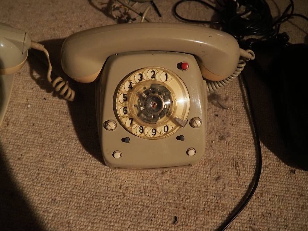 Telefoni: 3 alte Wählscheiben Telefone – Difettoso da Schänis venduto da Wewu 2