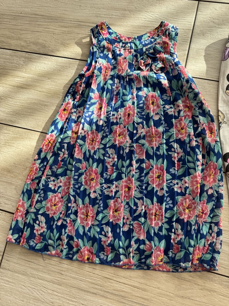 Lotti & Set di vestiti: Kleiderpaket Mädchen, Grösse 116 – Usato da Gelterkinden venduto da Familienferien 1