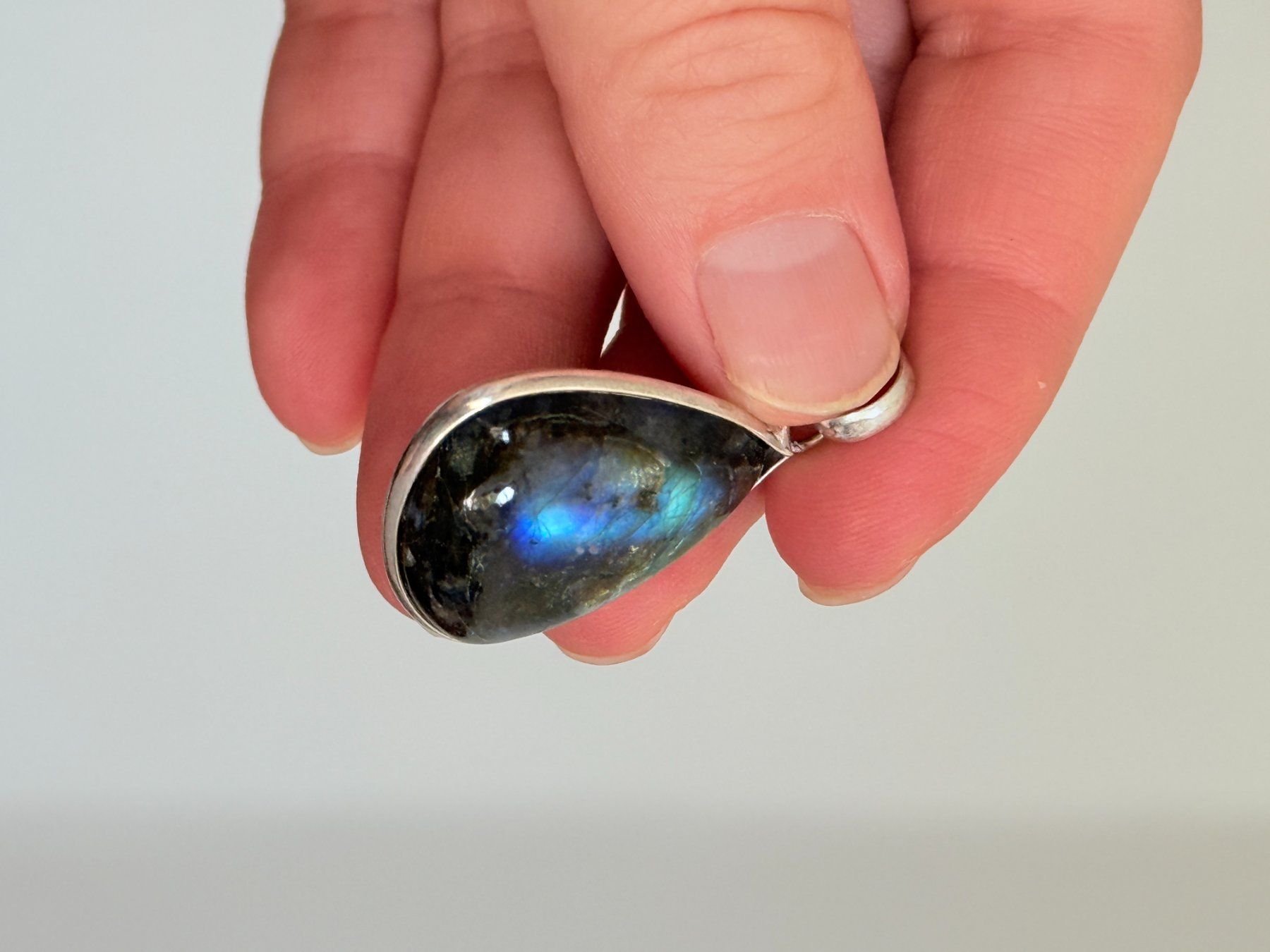 Colliers: Collier pendentif labradorite – Neuf avec emballage d'origine à Genève par AGBERG 8