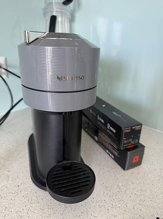 Nespresso Machines à café & Machines à expresso: Nespresso vertuo Next mit decaf Kapseln – D'occasion à Zürich par Sashkica
