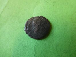 uralte Bronzemünze 14 mm     1.05 g