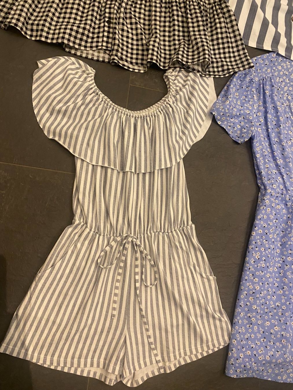 Kleiderpakete: 4 Stk. Kleider/Jumpsuit-Set Gr. S – Gebraucht aus Bonstetten von VCLS 2