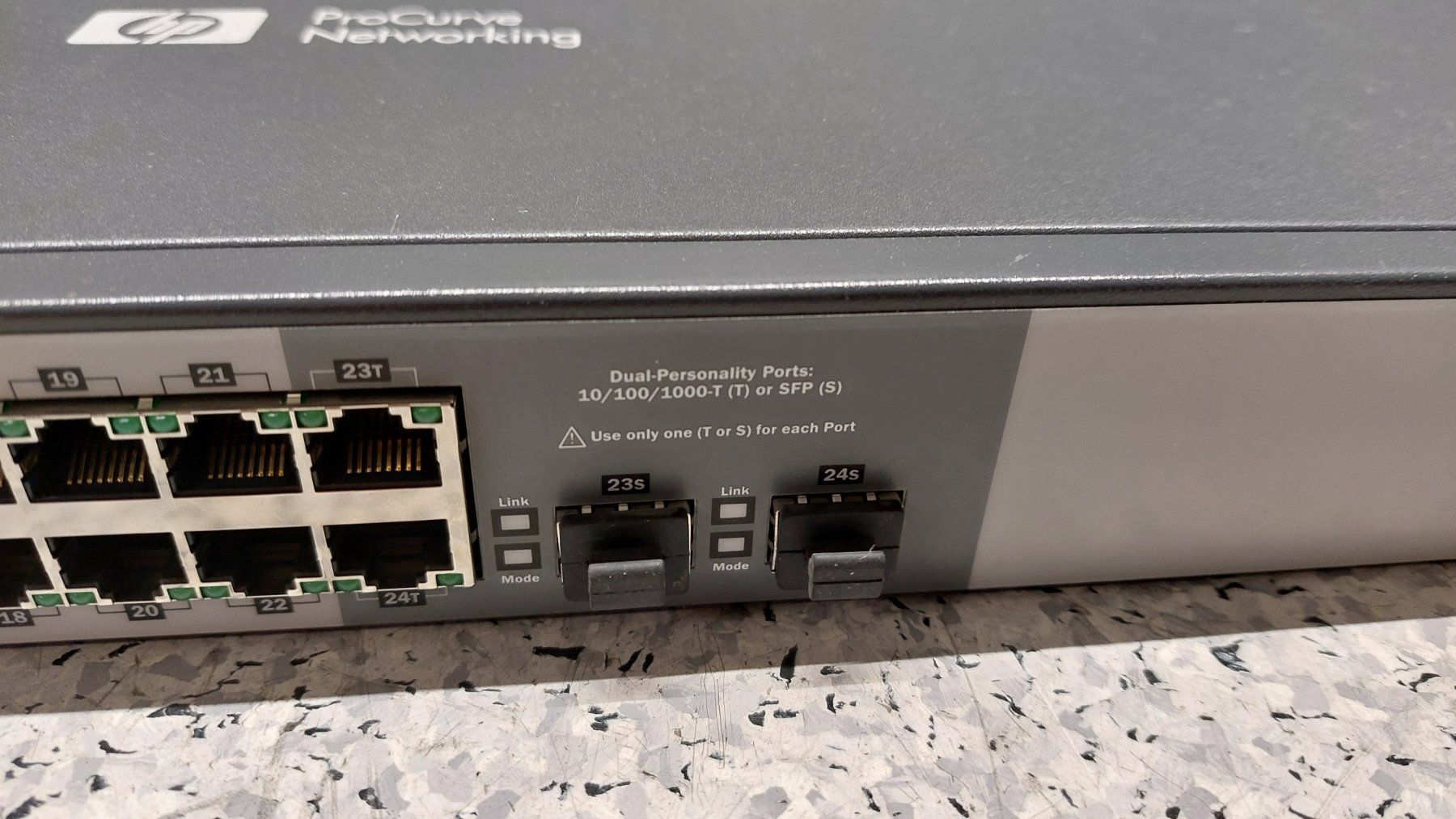 Hewlett Packard Hubs & Switches: HP Netzwerkswitch Gigabit 24 Port – Gebraucht aus Hinteregg von Amerizium 3