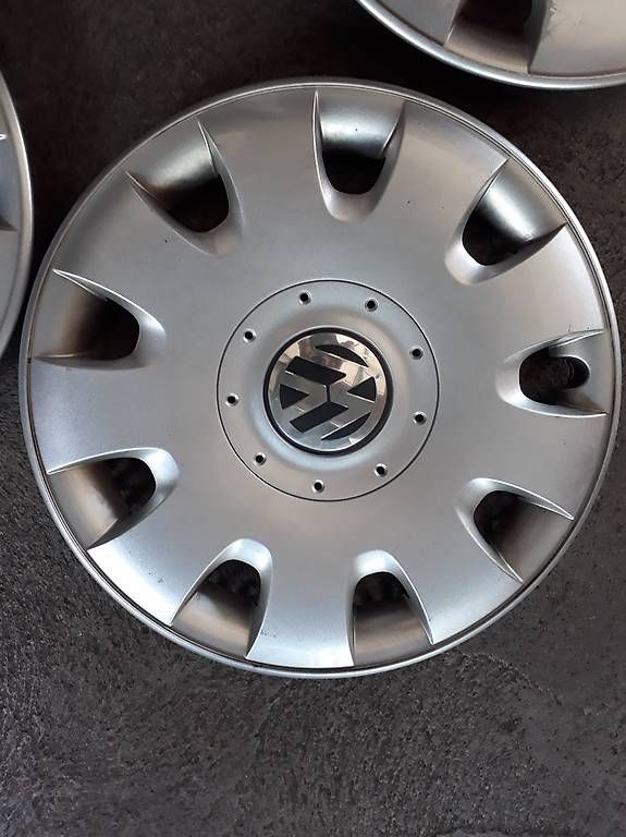 VW Tutti pezzi di ricambio auto: Radkappen Volkswagen 4er Set 15" – Usato da Schmerikon venduto da 1qw2 3