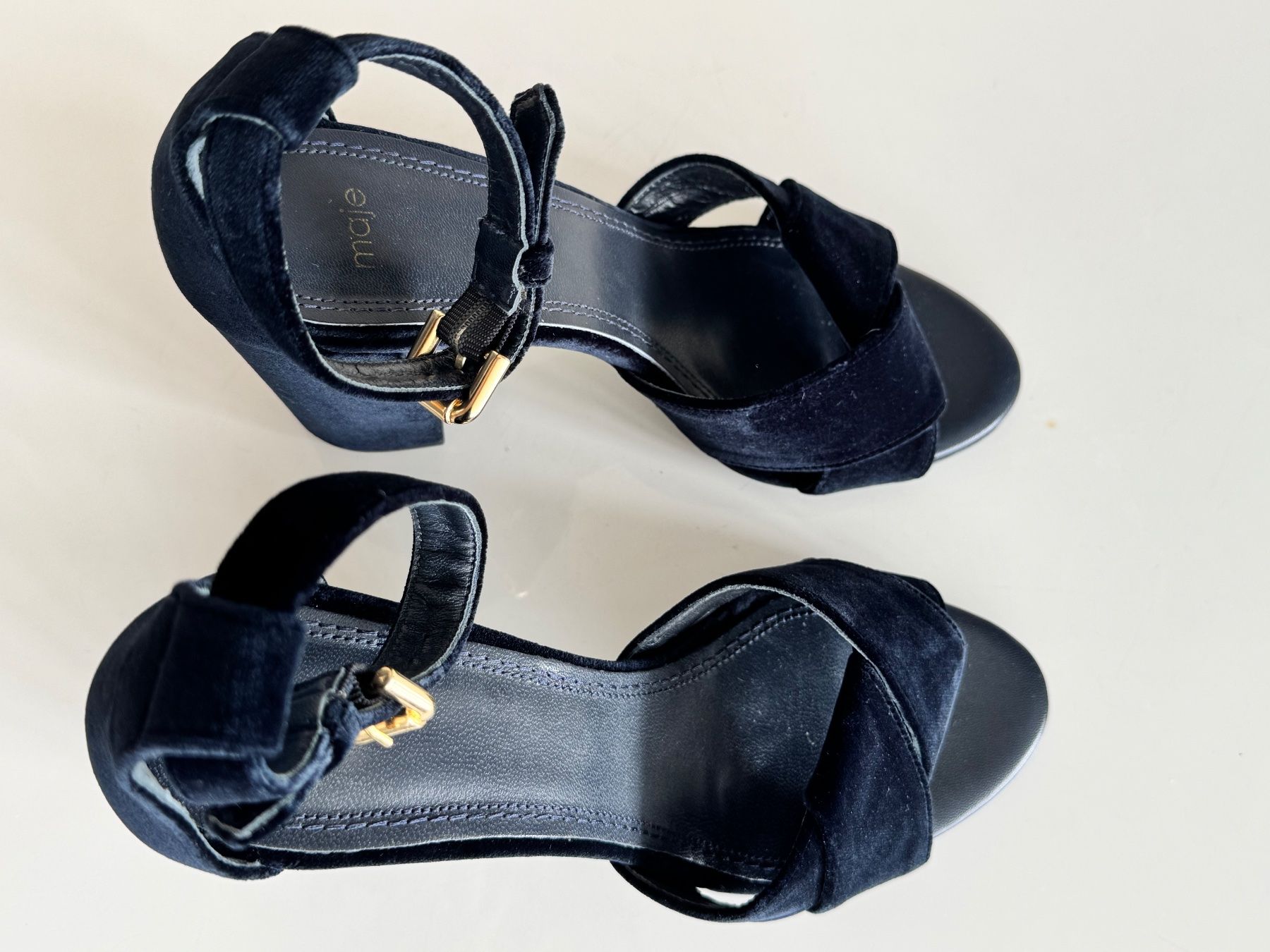 Maje Scarpe da donna: Maje Sandalen aus Samt, Gr. 38 – Nuovo (secondo la descrizione) da neerach venduto da Ywonder 1