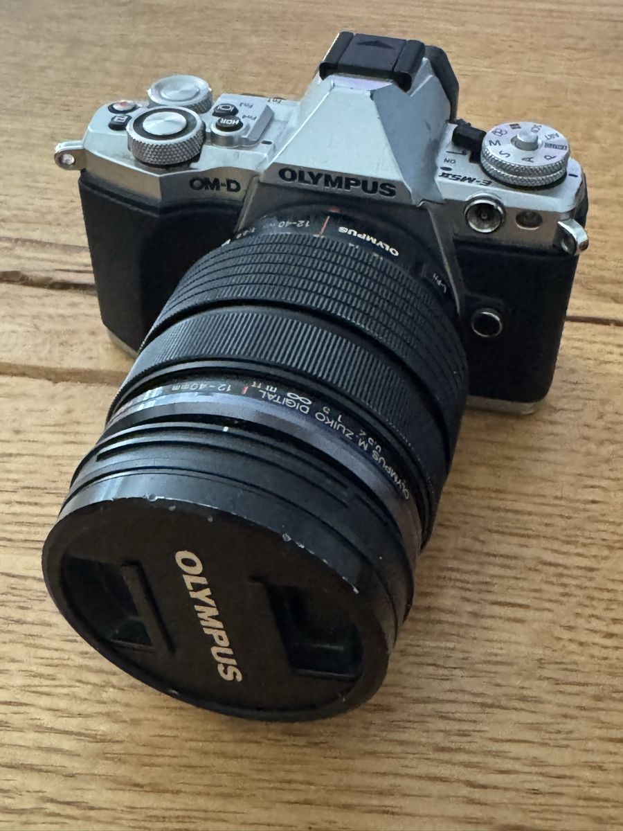 Olympus Fotocamera: Olympus OM-D E-M5 Mark II Set mit 3 Objektiven + Zusatzakku – Usato da Wagen venduto da andrina_n 6