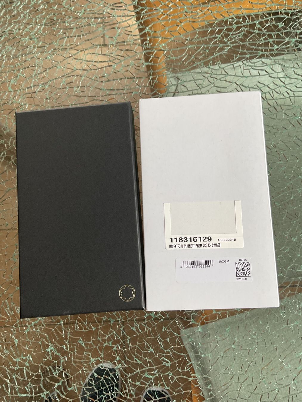 Apple Cover & Protezioni schermo: iPhone 17 Pro Max Hülle von Montblanc – Usato da Oberembrach venduto da BulldoggBen9 3