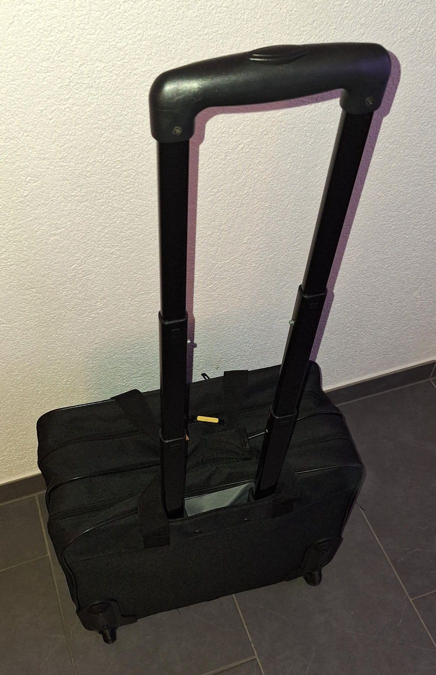 Valigie: Ultron Tech Air Techair Trolley (Notebook-Rollentasche) – Usato da Herzogenbuchsee venduto da ReThron 1
