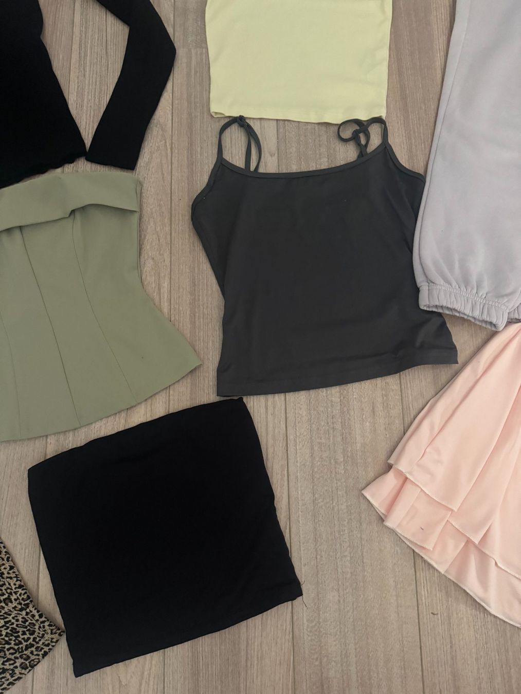 Lotti di vestiti: 10 Stk. Damen Set Gr. XS – Usato da Bonstetten venduto da VCLS 2