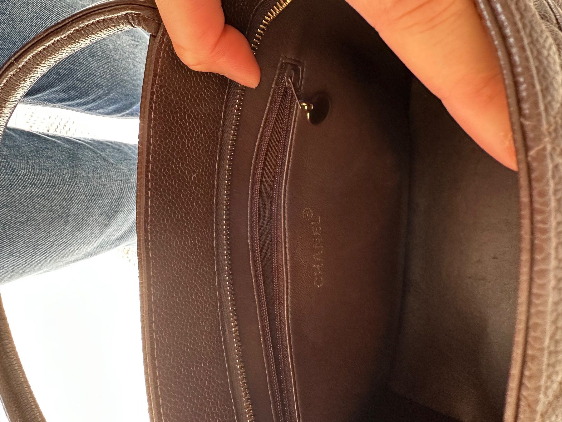 Chanel Borse da donna: Vintage impeccable Chanel Medaillon store chocolate brown – Usato da Zürich venduto da ThBaem 4