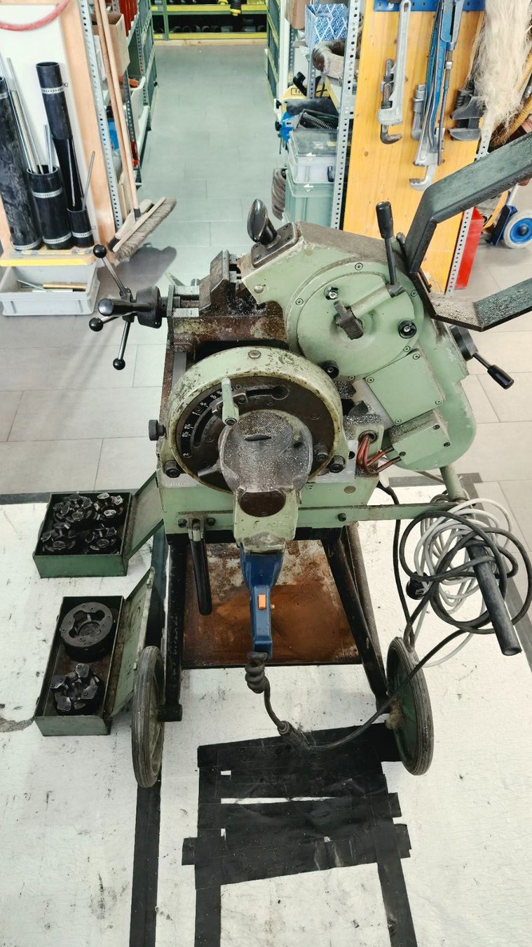 GF Toutes les machines: Gewindeschneidmaschine +GF+ – D'occasion à Bern par zombi99 1