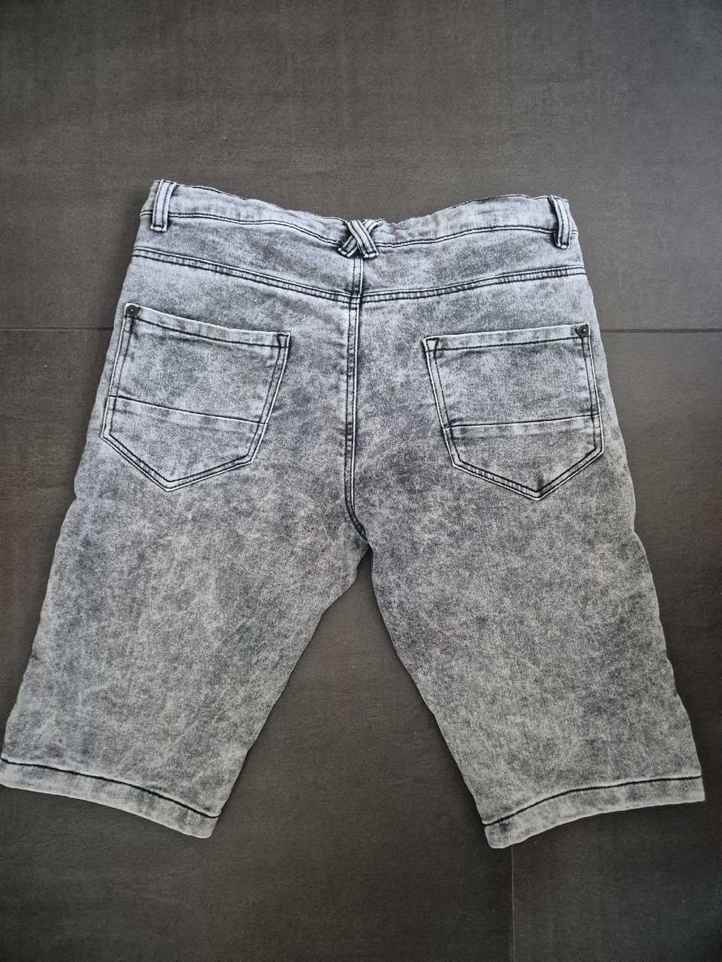 Zara Pantaloni: Jungsshorts grau von Zara Gr 164 – Usato da Unterägeri venduto da Idecurtins 3