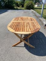 Gartentisch aus Holz + 6 Stühle