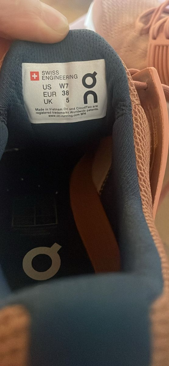 On Scarpe da donna: On Damen Schuhe – Nuovo e nell'imballaggio originale da Kloten venduto da Batumehtap 2
