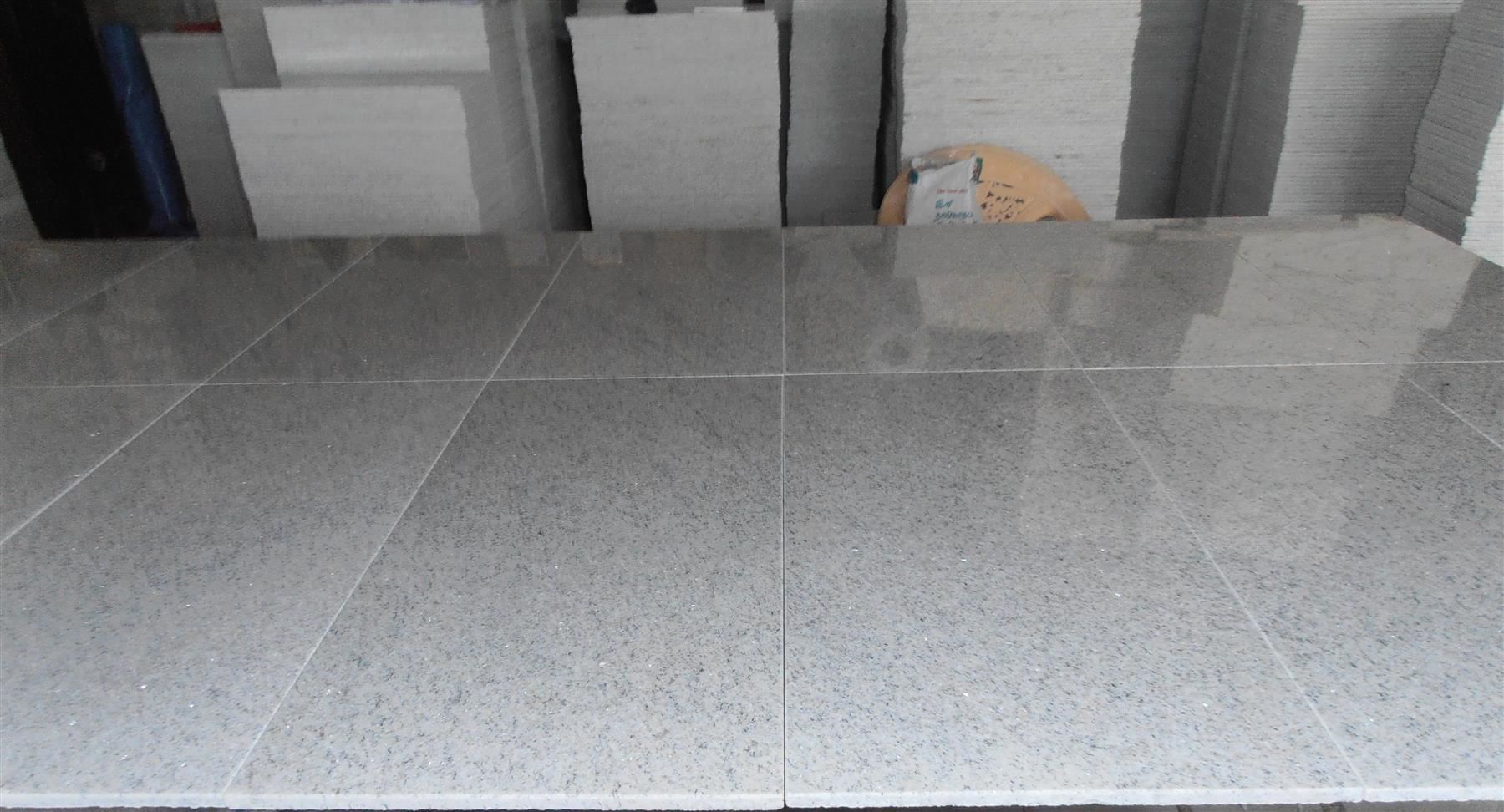 Rivestimenti per pavimenti: Granitfliesen Imperial White Premium – Nuovo e nell'imballaggio originale da Dietikon venduto da Baedershop24