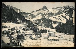 AK Les Avants, Vue du village enneigé et des montagnes