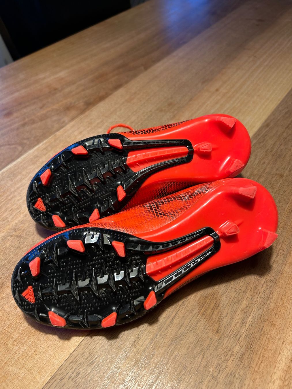 Adidas Scarpe per ragazzi: Fussballschuhe Adidas Grösse 33 – Usato da Niederrohrdorf venduto da Mirjam3056 3
