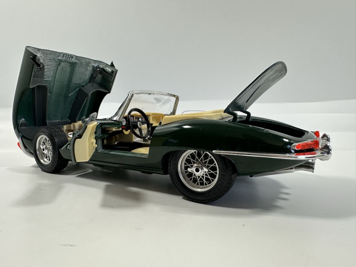 Bburago Modellini d'auto: 1961 Jaguar E Type Cabriolet 1:18, grün, BBURAGO  – Usato da Zofingen venduto da rf9_x2xt 7