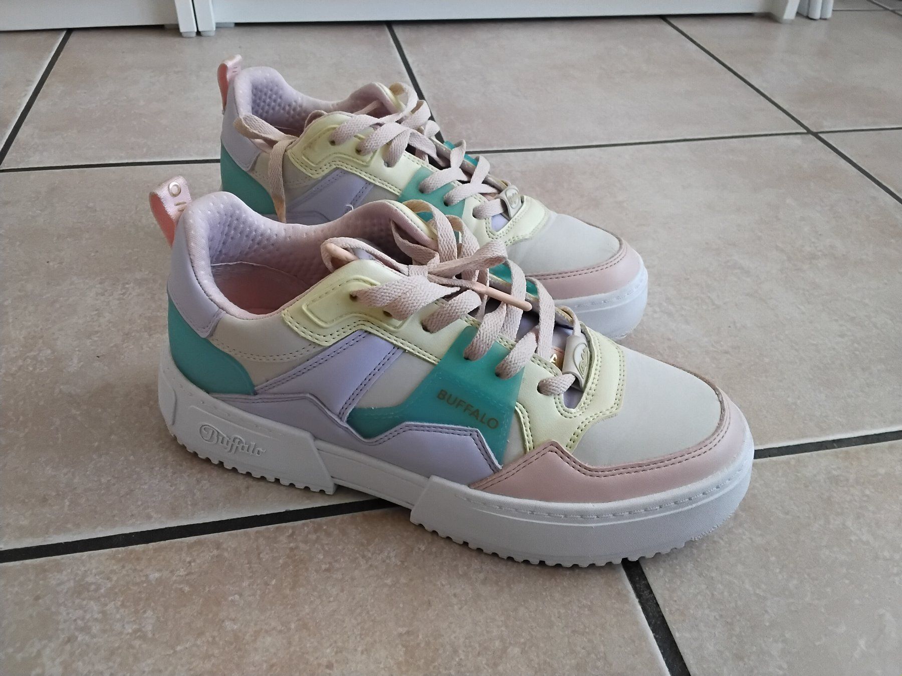 Buffalo Scarpe da donna: Baskets Buffalo tendance, pointure 37 – Nuovo (secondo la descrizione) da chêne-bourg venduto da patty190