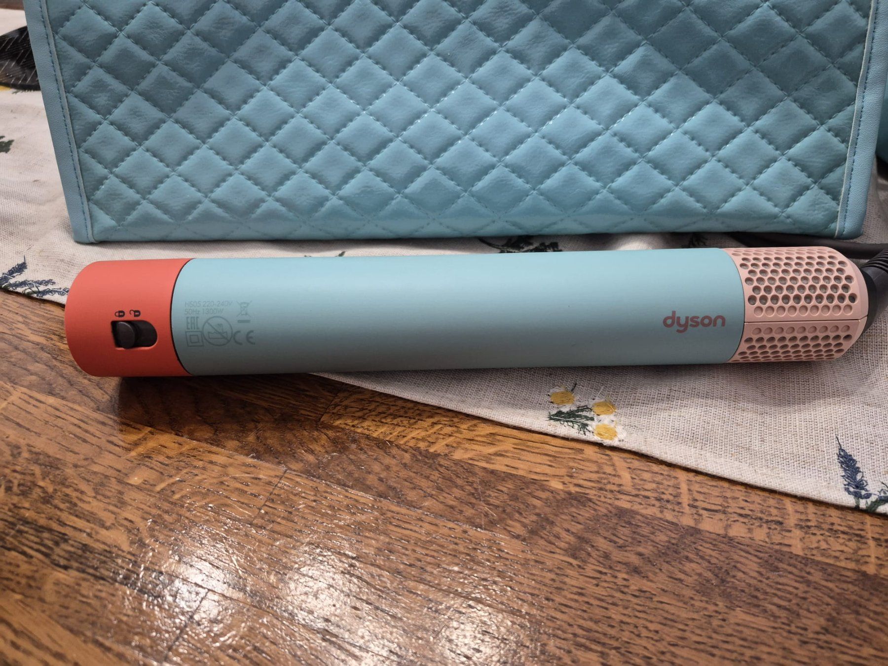 Dyson Sèche-cheveux: Dyson Airwrap Complete long Ceramic pop – D'occasion à Pianezzo par Jadeeverlasting 4