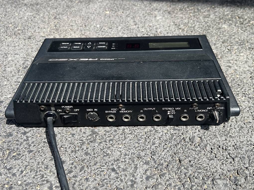Yamaha Instruments de musique: Yamaha REX50, Vintage 80s Multi Effect Processor – D'occasion à Erschwil par Nickbelane 1