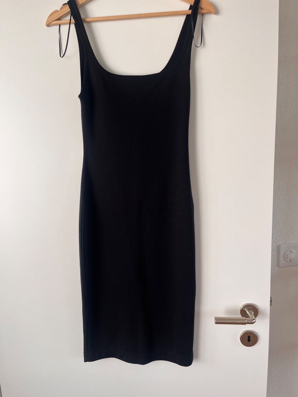 Zara Kleider: Bodycon red dress – Gebraucht aus Glattpark(Opfikon) von pau_w672