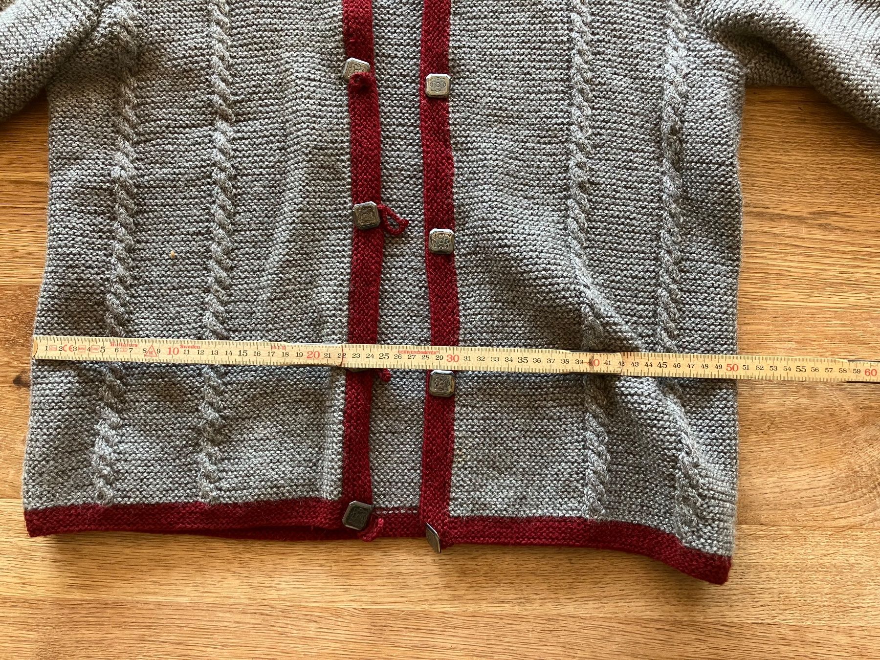 Pullover & Sweatshirts: Toggenburger Strickjacke mit Silberknöpfe – Gebraucht aus Waldstatt von breitaxt 3