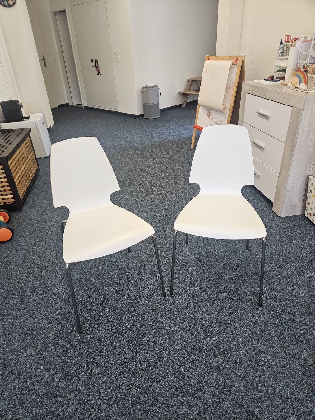 Chaises: 2 stühle aus holz – D'occasion à Oetwil am See par akkawi