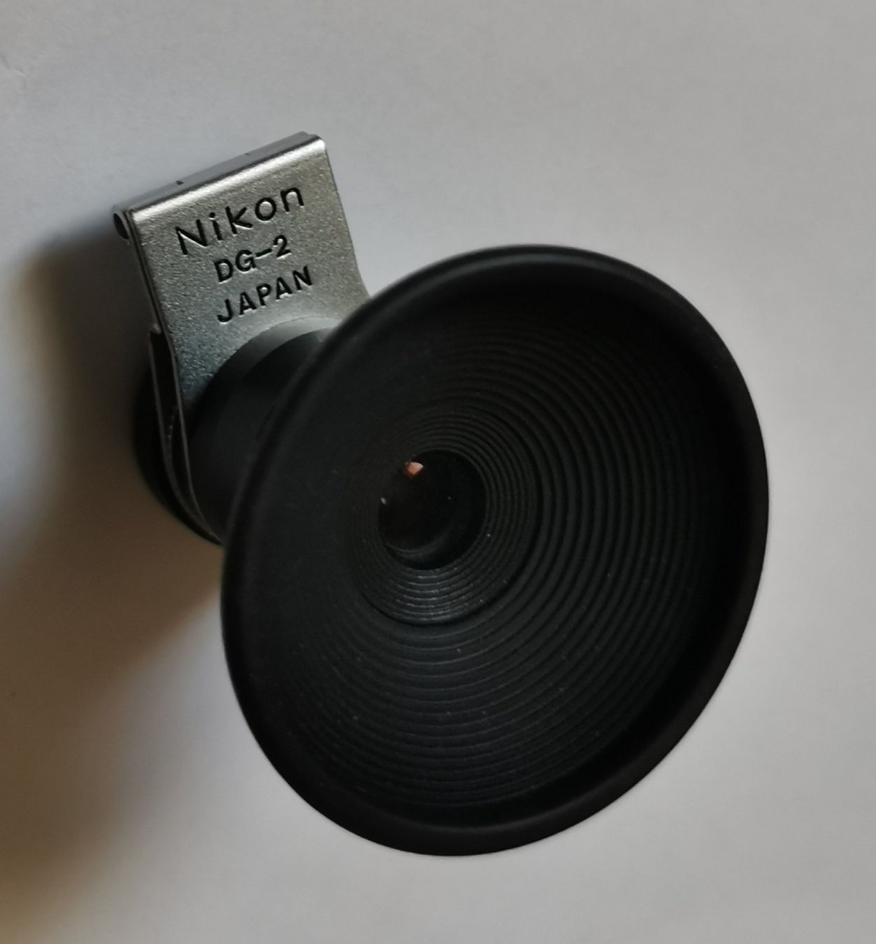 Nikon Objectifs: Nikon DG-2 Einstelllupe inkl. Adapter – D'occasion à Birsfelden par dsc_f8gx