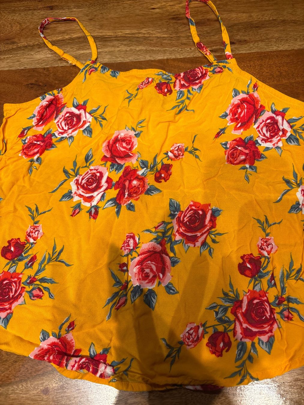 Tops: Sommerliches Top mit Rosenmuster, Grösse 38 – Gebraucht aus Andwil SG von schmei 1