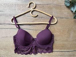 Sexy violetter Spitzen-BH mit Bügel
