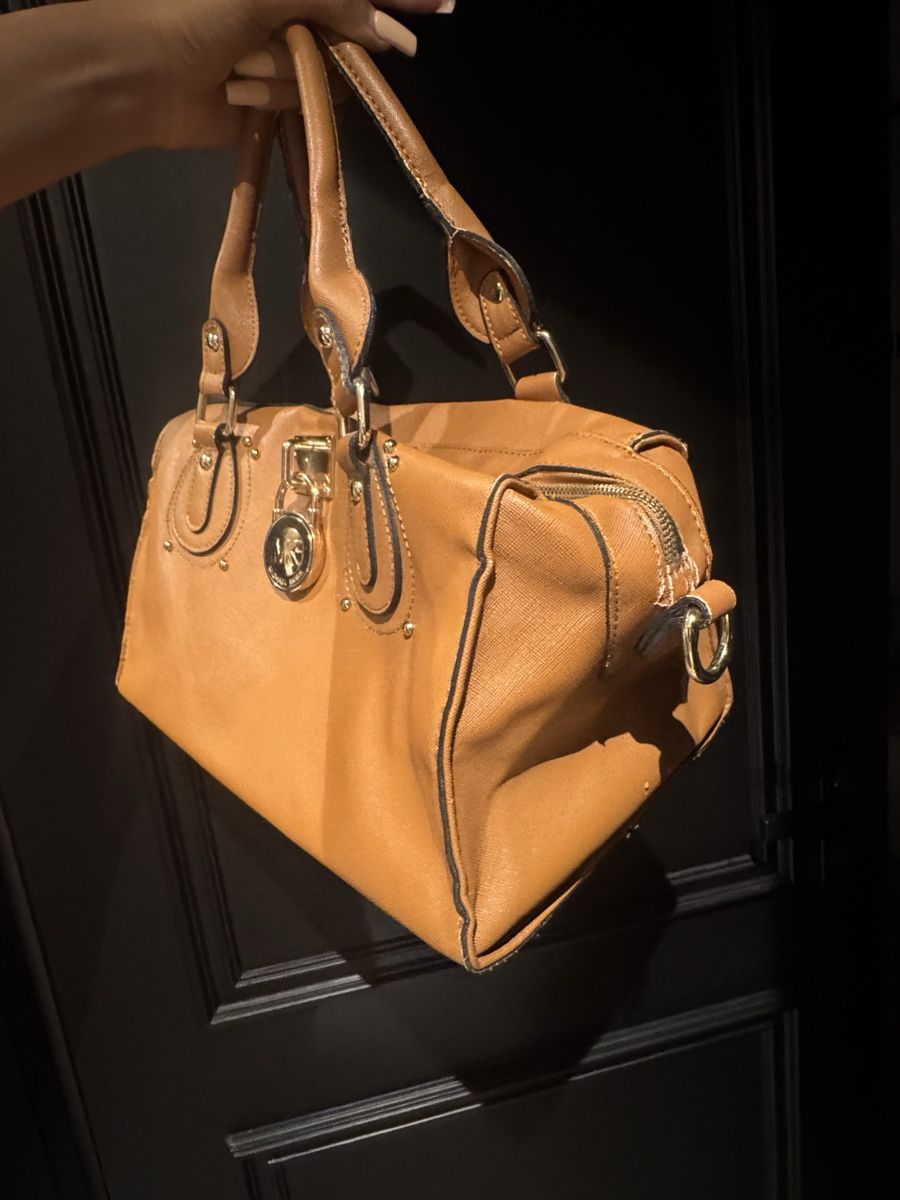 Michael Kors Taschen für Damen: Vintage Michael Kors Hamilton Handtasche Camel – Gebraucht aus rorschacherberg von tme_zsr5 1