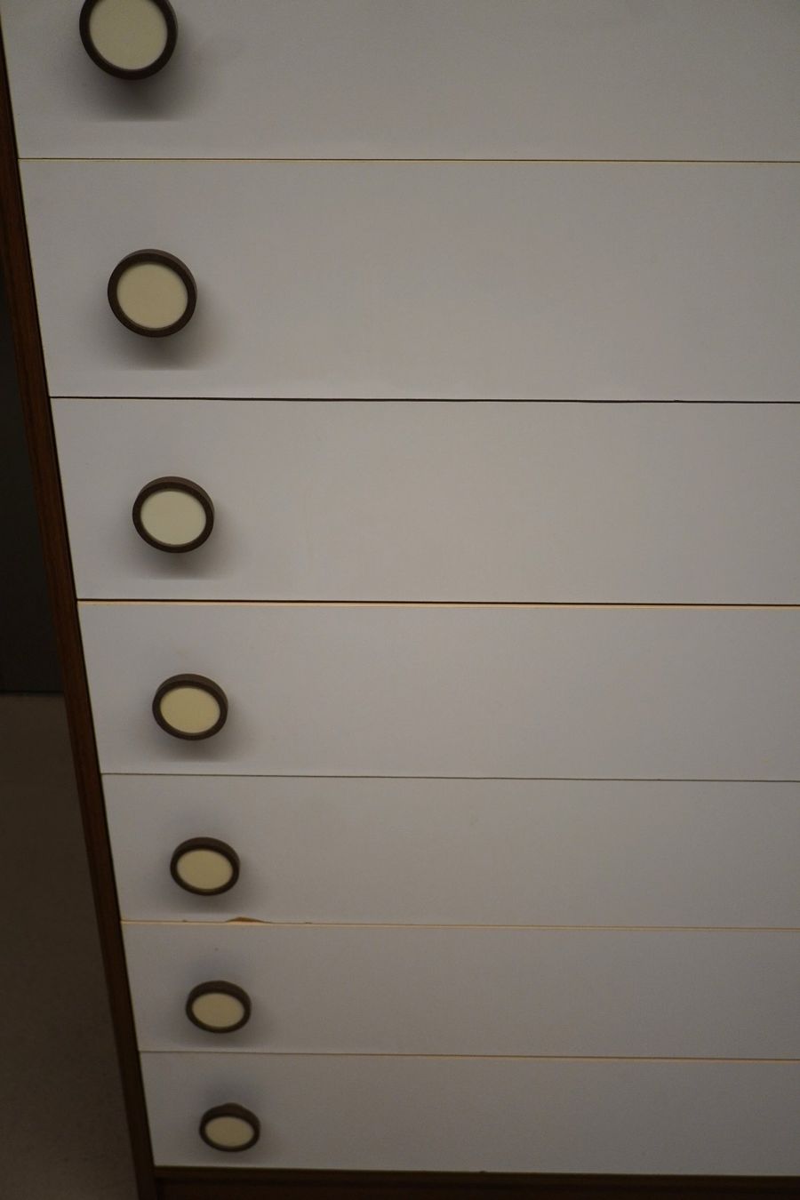Kommoden: Mid Century Kommode mit sieben Schubladen (MA330) – Gebraucht aus Basel von B.W.B. 6