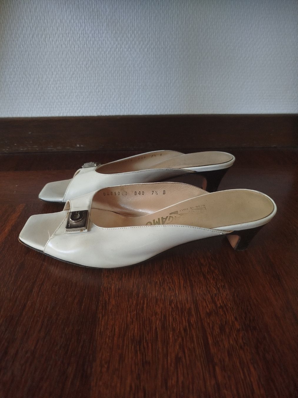 Salvatore Ferragamo Scarpe da donna: Salvatore Ferragamo Slides/Sandalen – Usato da St. Gallen venduto da jbu_ns6v 2