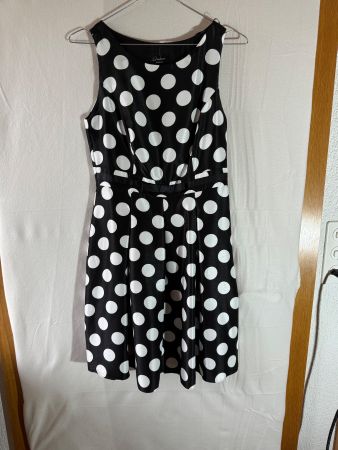 Gepunktetes Kleid von Yessica Gr. 36