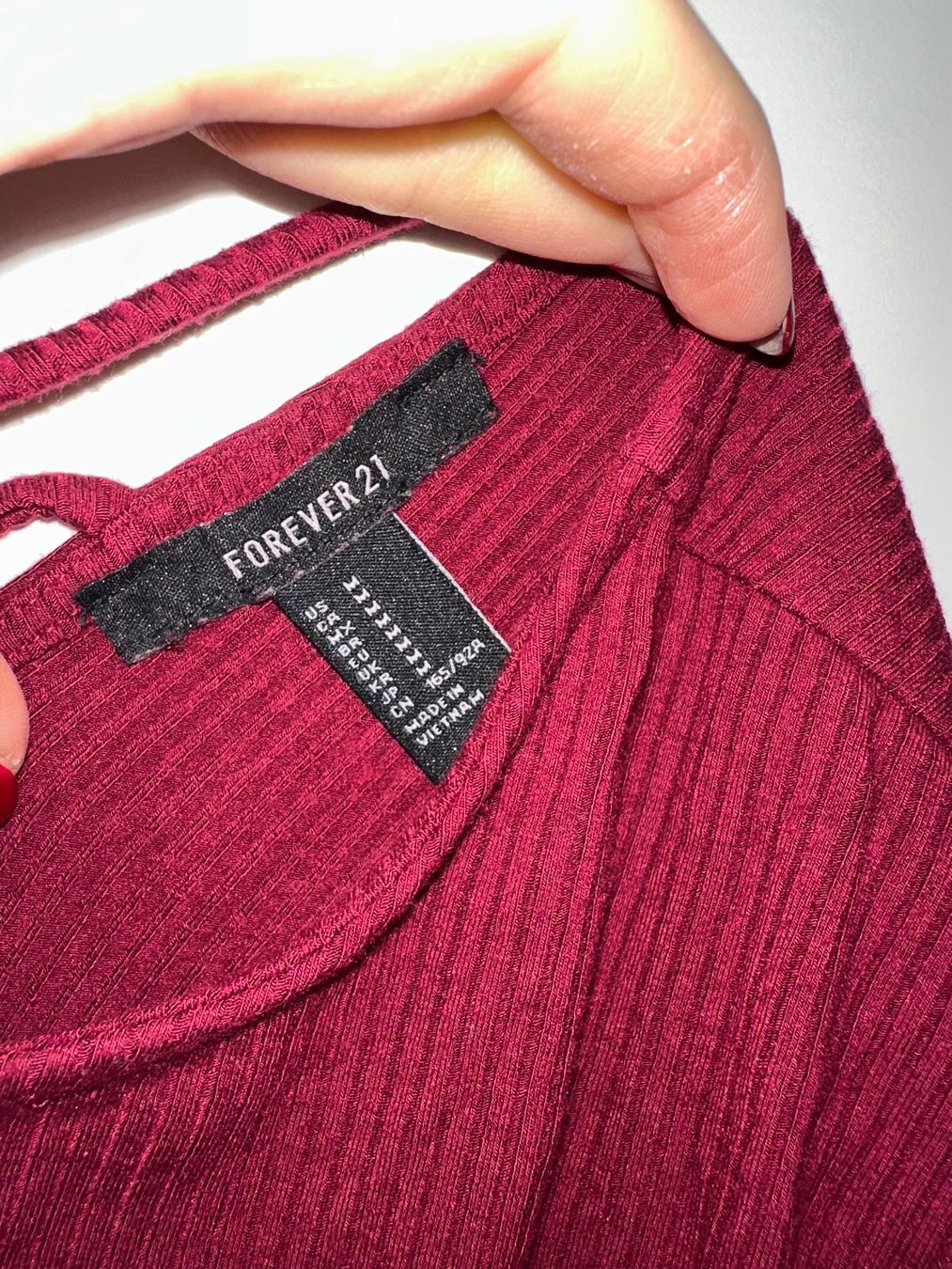 Vestiti: Weinrotes, geripptes Kleid von Forever 21, Grösse M – Usato da Zürich venduto da cfh_cg22 2