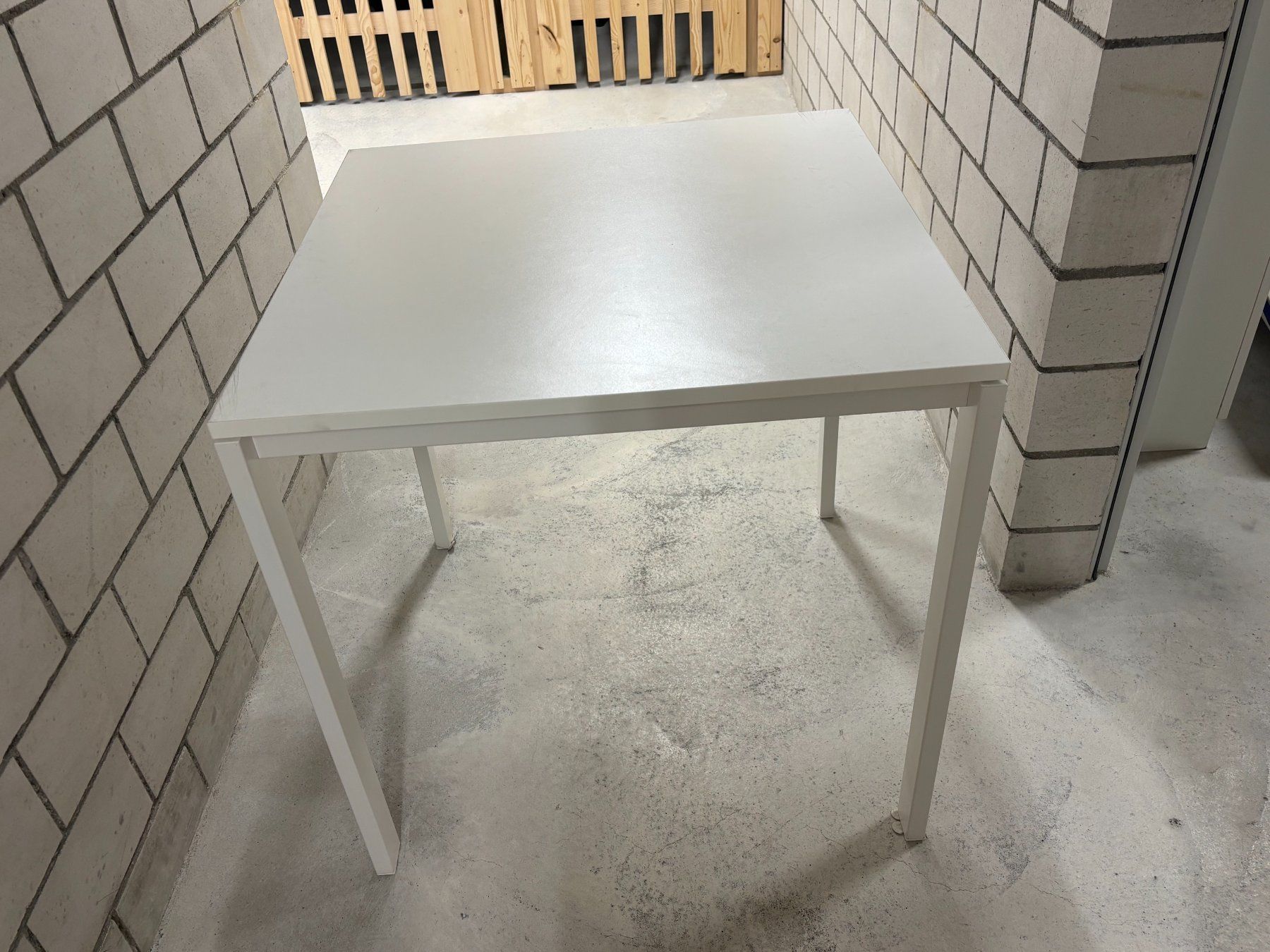 Ikea Tavoli: Weisser Tisch IKEA – Usato da Unterentfelden venduto da luc_5d8t