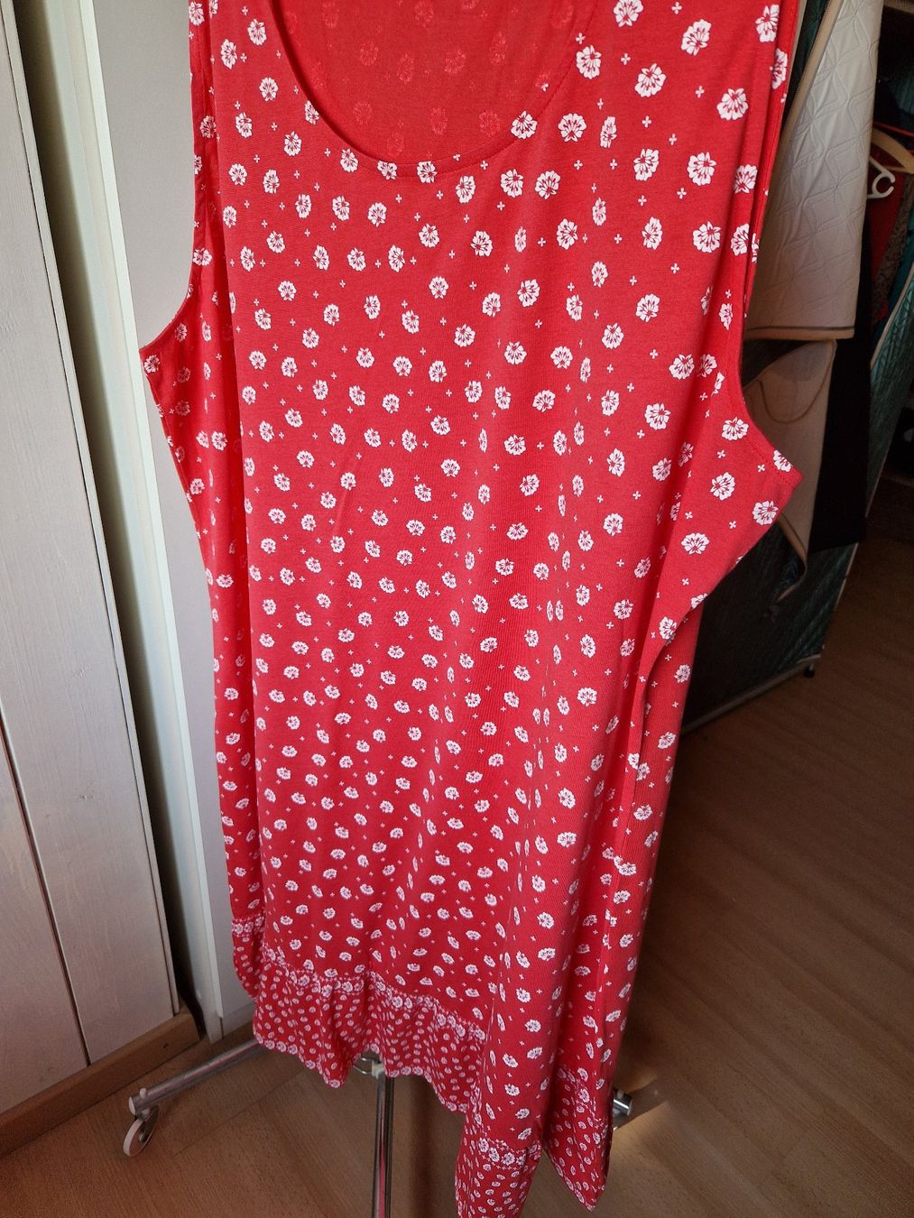 Kleider: Kleid Rot mit Weiss gemustert – Gebraucht aus Niederbipp von Trude04 1